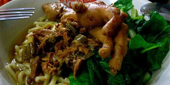 Mie Ayam Pak Udin: Rasa Hangat yang Menghangatkan Jiwa di Jl. Kanguru